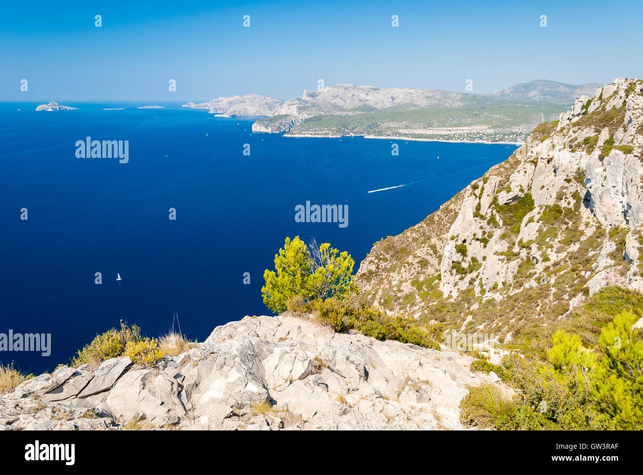 Panoramablick über die Küste in der Nähe von Cassis gesehen von der Route des Kretas (Provence, Frankreich) Stockfoto