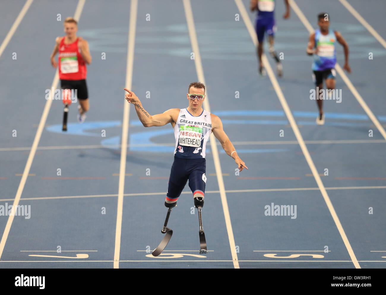 Großbritanien Richard Whitehead gewann seinen Vorlauf für die Männer 200 m - T42 im Olympiastadion während des dritten Tages der Rio Paralympischen Spiele 2016 in Rio De Janeiro, Brasilien. Stockfoto