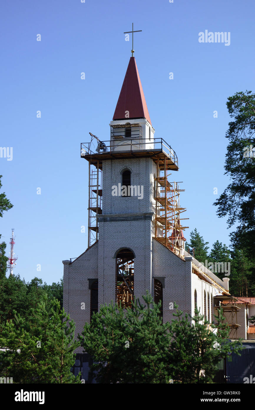 Borisov, Belarus - 9. August 2016: der Bau der Kirche des Heiligen Geistes Stockfoto
