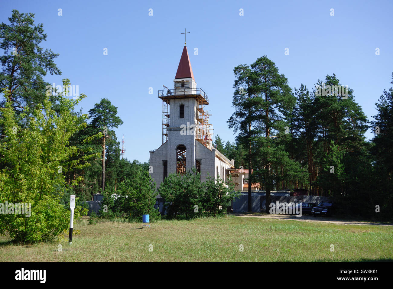 Borisov, Belarus - 9. August 2016: der Bau der Kirche des Heiligen Geistes Stockfoto