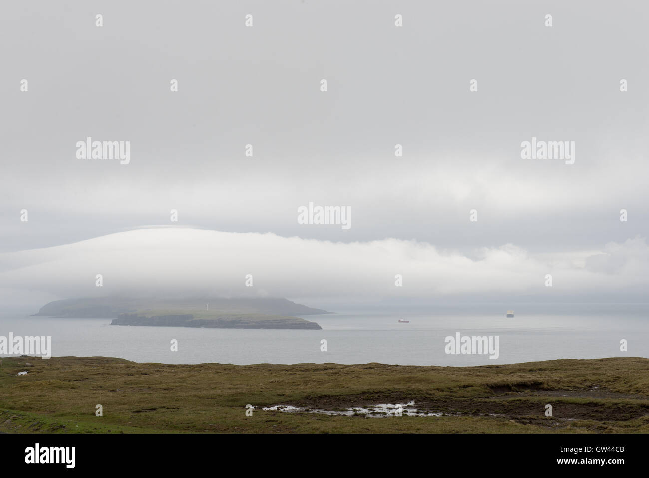 Landschaft auf den Färöer Inseln mit Nolsoy von Norden aus gesehen Stockfoto