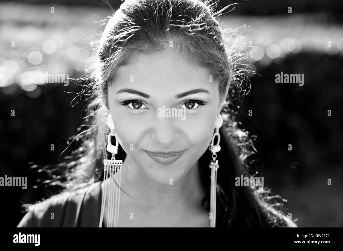 Schöne junge Frau Stockfoto