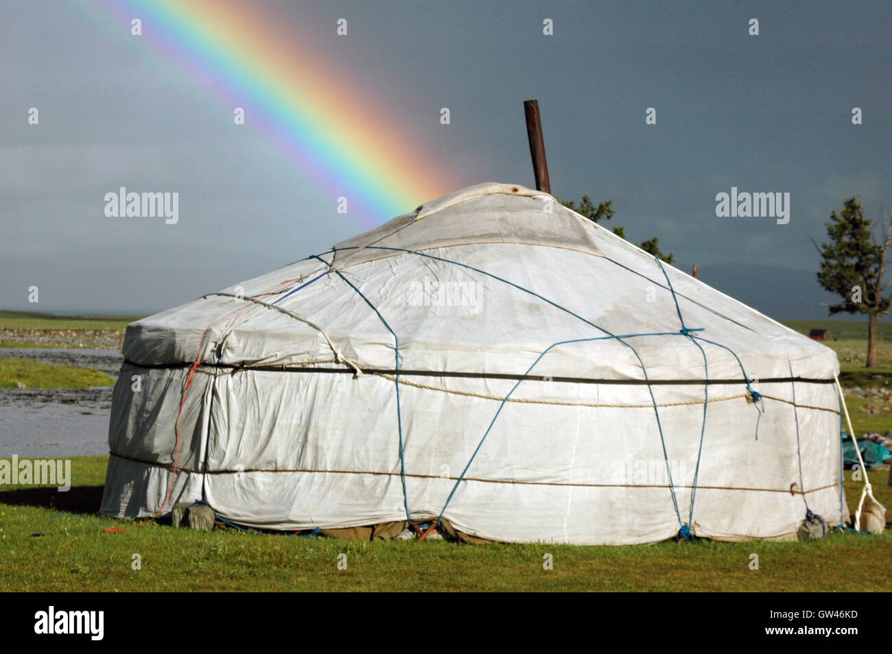 Mongolischen Ger und Rainbow Stockfoto