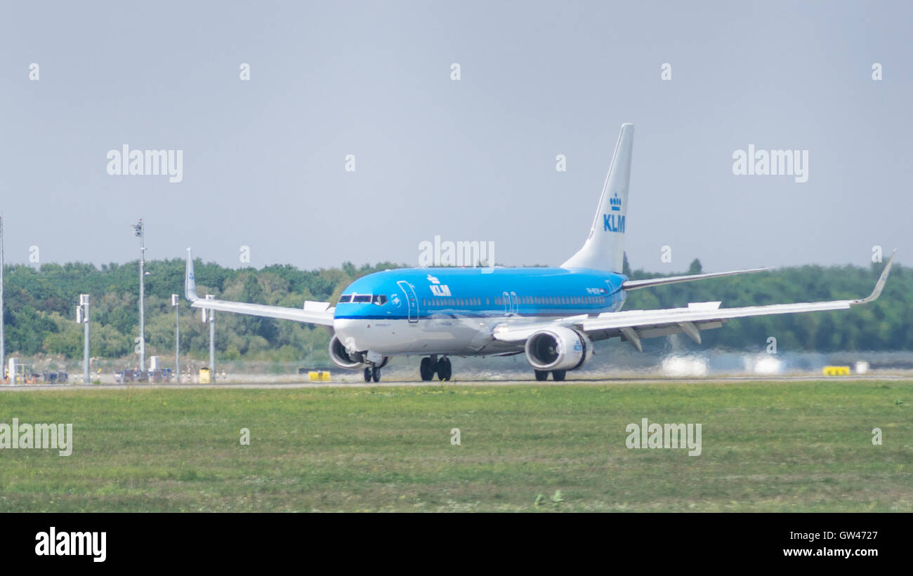 Boeing 737 von KLM Royal Dutch Airlines auf den Ausreißer Stockfoto