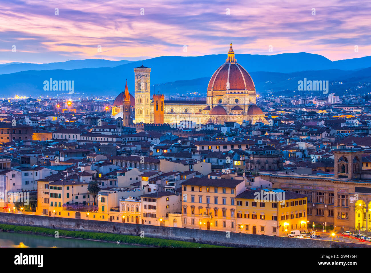 Nachtansicht der Skyline von Florenz in der Toskana, Italien. Stockfoto