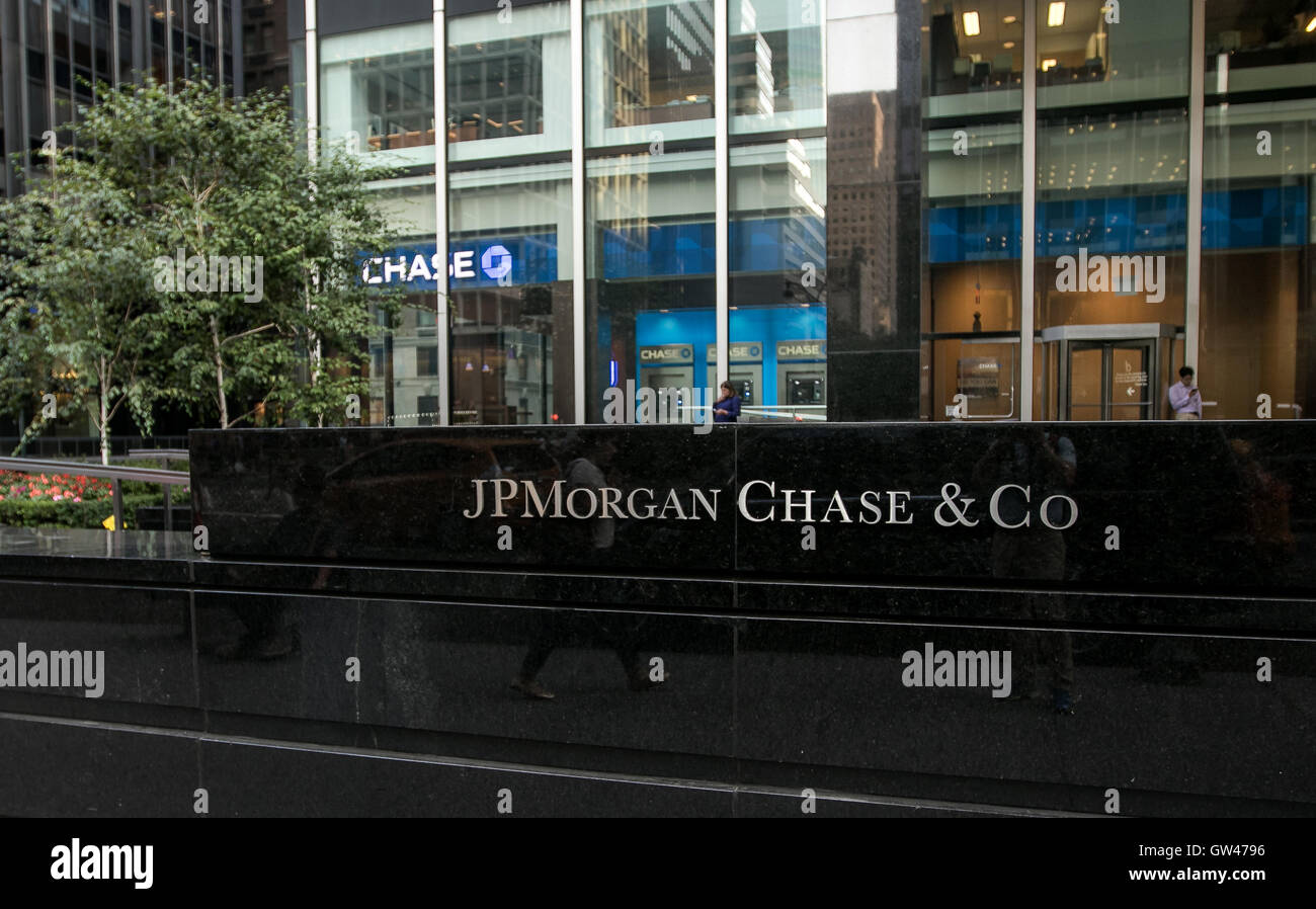 Corporate Zeichen für JPMorgan Chase auf eines ihrer Manhattan Bürostandorte. Stockfoto