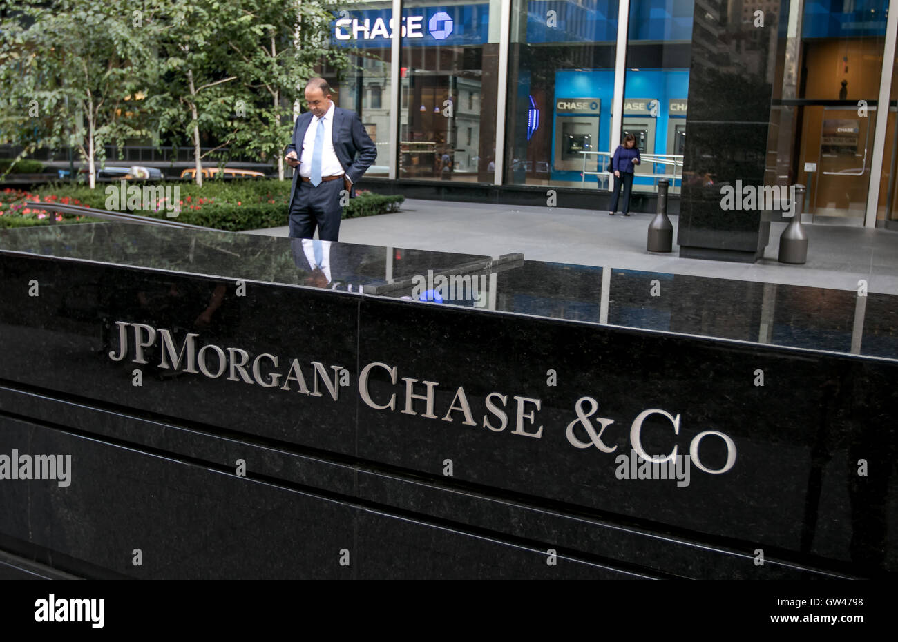 Corporate Zeichen für JPMorgan Chase auf eines ihrer Manhattan Bürostandorte. Stockfoto