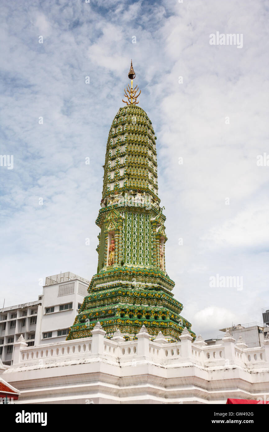 Stupa der Wat Ratchaburana Tempel auf der Rattanakosin Insel. Stockfoto