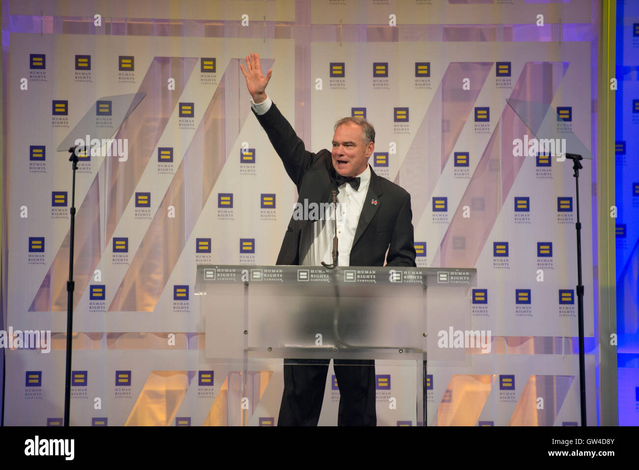 Washington, USA. 10. September 2016.  Die 20. jährlichen Human Rights Campaign (HRC) Abendessen findet in Washington DC. Lautsprecher und Unterhaltung gehören, Senator Tim Kaine, D-VA. Bildnachweis: Patsy Lynch/Alamy Live-Nachrichten Stockfoto