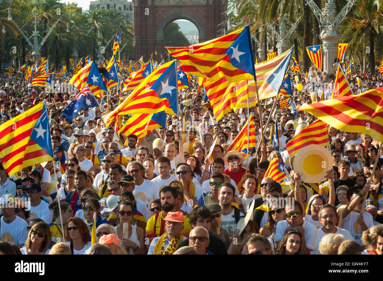 Massive Demonstration im Zentrum von Barcelona für die Unabhängigkeit Kataloniens vom spanischen Staat. Stockfoto