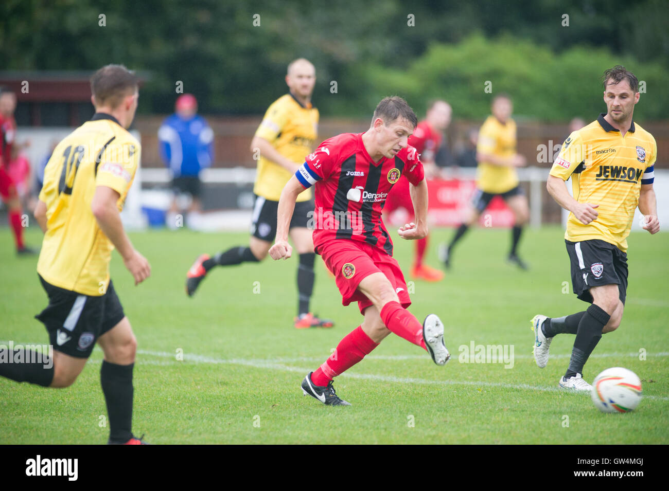 Spiel für Winchester City gegen Liga Führer Hereford FC, die mit einer perfekten Bilanz von sechs Siegen in sechs Spielen in dieser Saison begonnen haben, bieten ungeschlagenen Winchester City liegen im 3. Placewith testen Sie ihre härtesten Test noch UndefeatedStiff für Zuhause Stockfoto