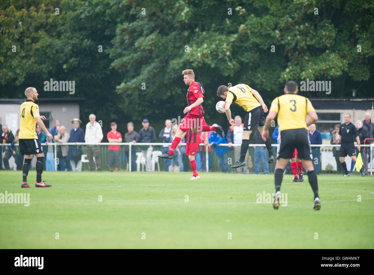 Spiel für Winchester City gegen Liga Führer Hereford FC, die mit einer perfekten Bilanz von sechs Siegen in sechs Spielen in dieser Saison begonnen haben, bieten ungeschlagenen Winchester City liegen im 3. Placewith testen Sie ihre härtesten Test noch UndefeatedStiff für Zuhause Stockfoto