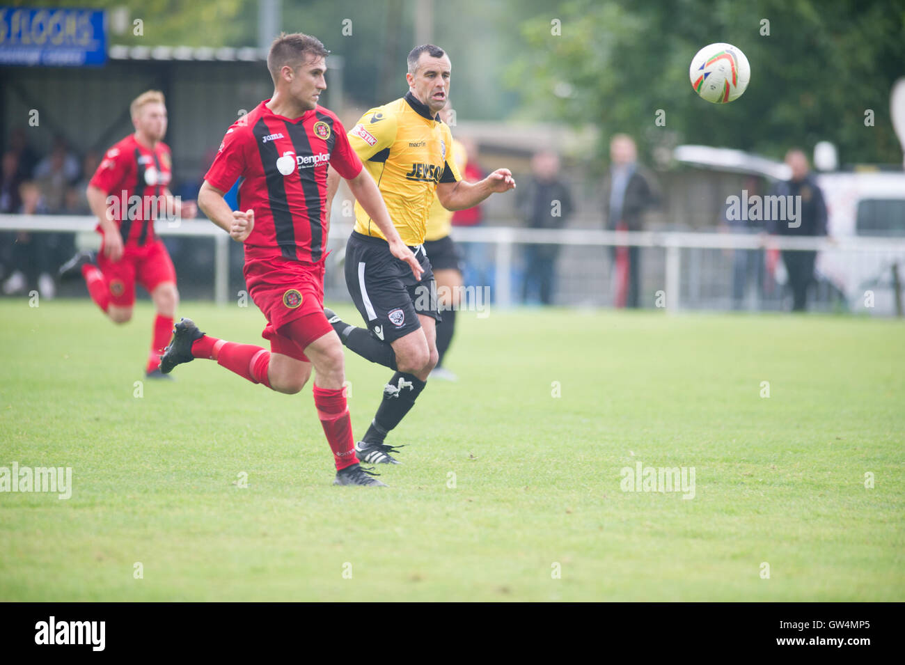 Spiel für Winchester City gegen Liga Führer Hereford FC, die mit einer perfekten Bilanz von sechs Siegen in sechs Spielen in dieser Saison begonnen haben, bieten ungeschlagenen Winchester City liegen im 3. Placewith testen Sie ihre härtesten Test noch UndefeatedStiff für Zuhause Stockfoto