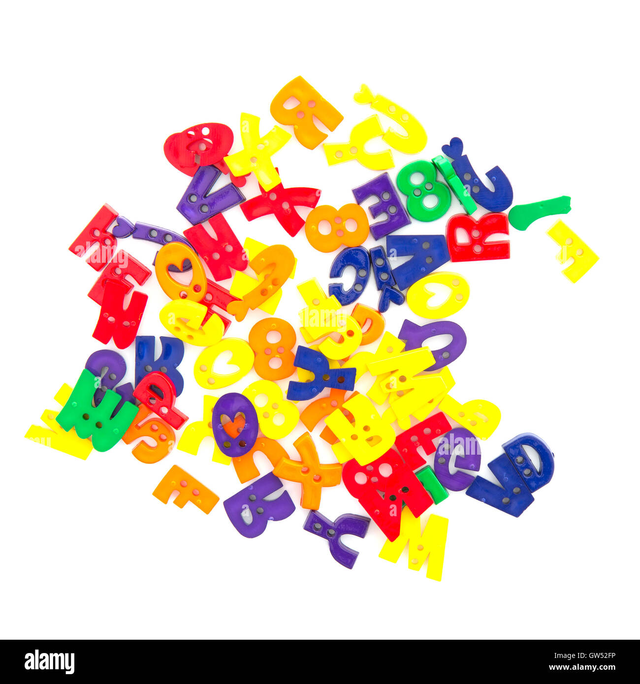 Zufällige Buchstaben und Ziffern auf weißem Hintergrund Stockfoto