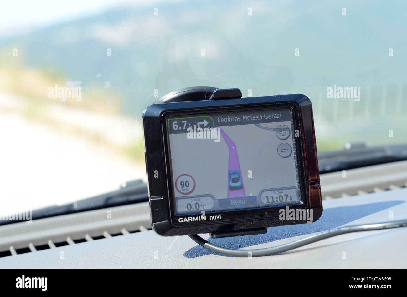 Sat Nav auf Auto Windschutzscheibe Stockfoto