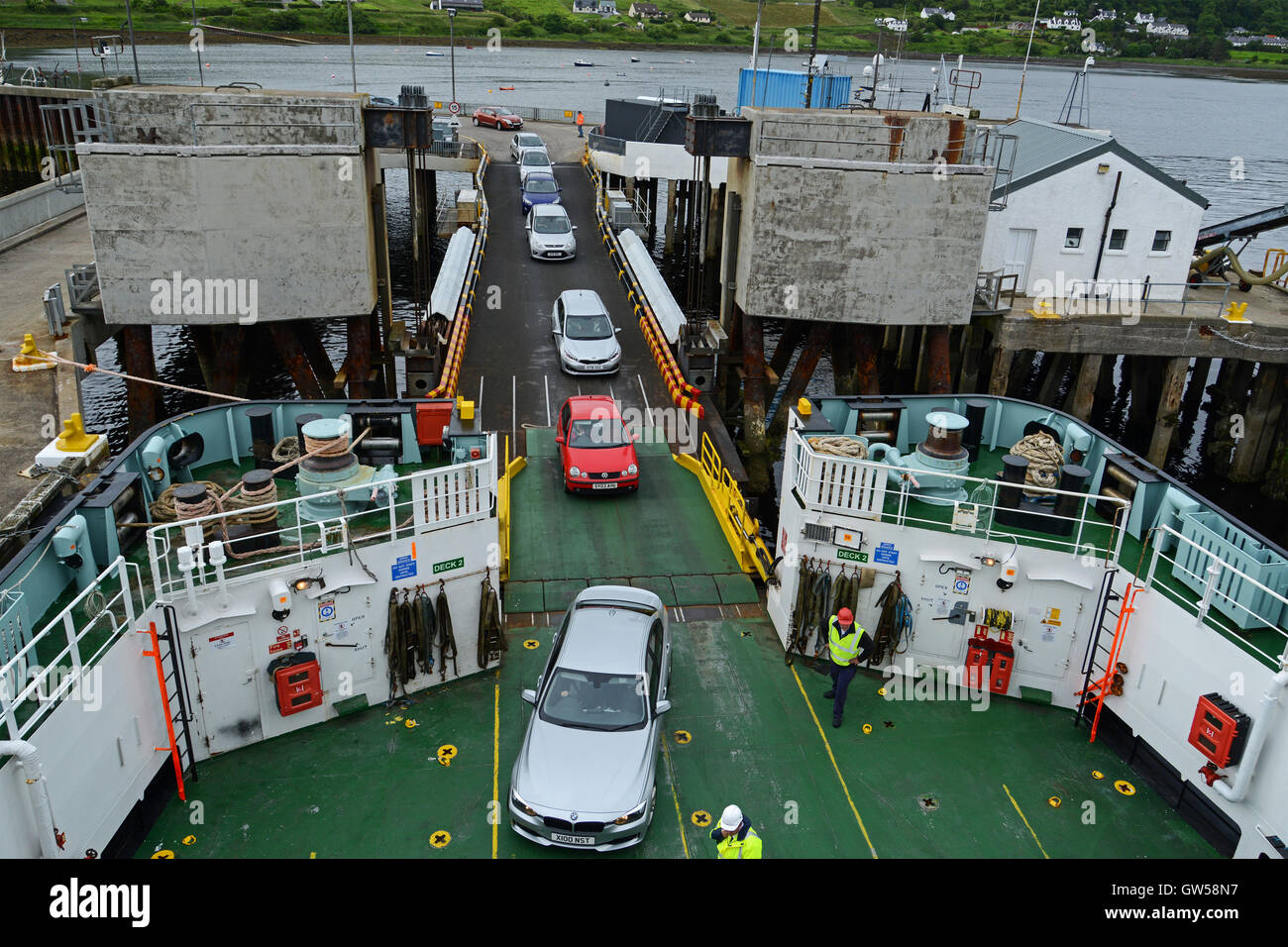 CalMac Ferry Hebriden Loading - Uig, Skye Stockfoto