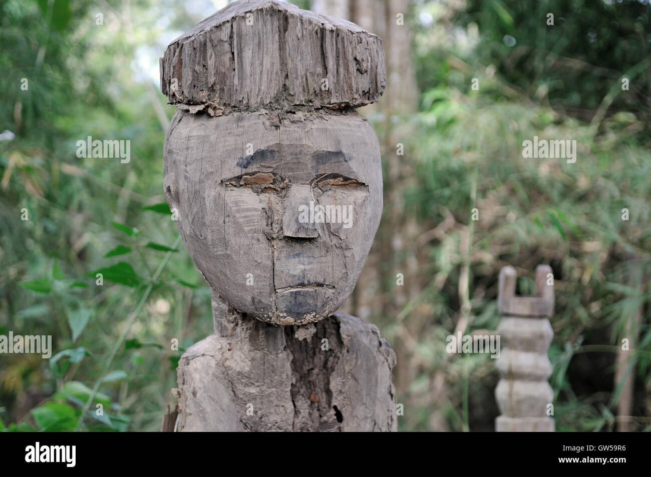 Tampoun Friedhof - Totem Stockfoto