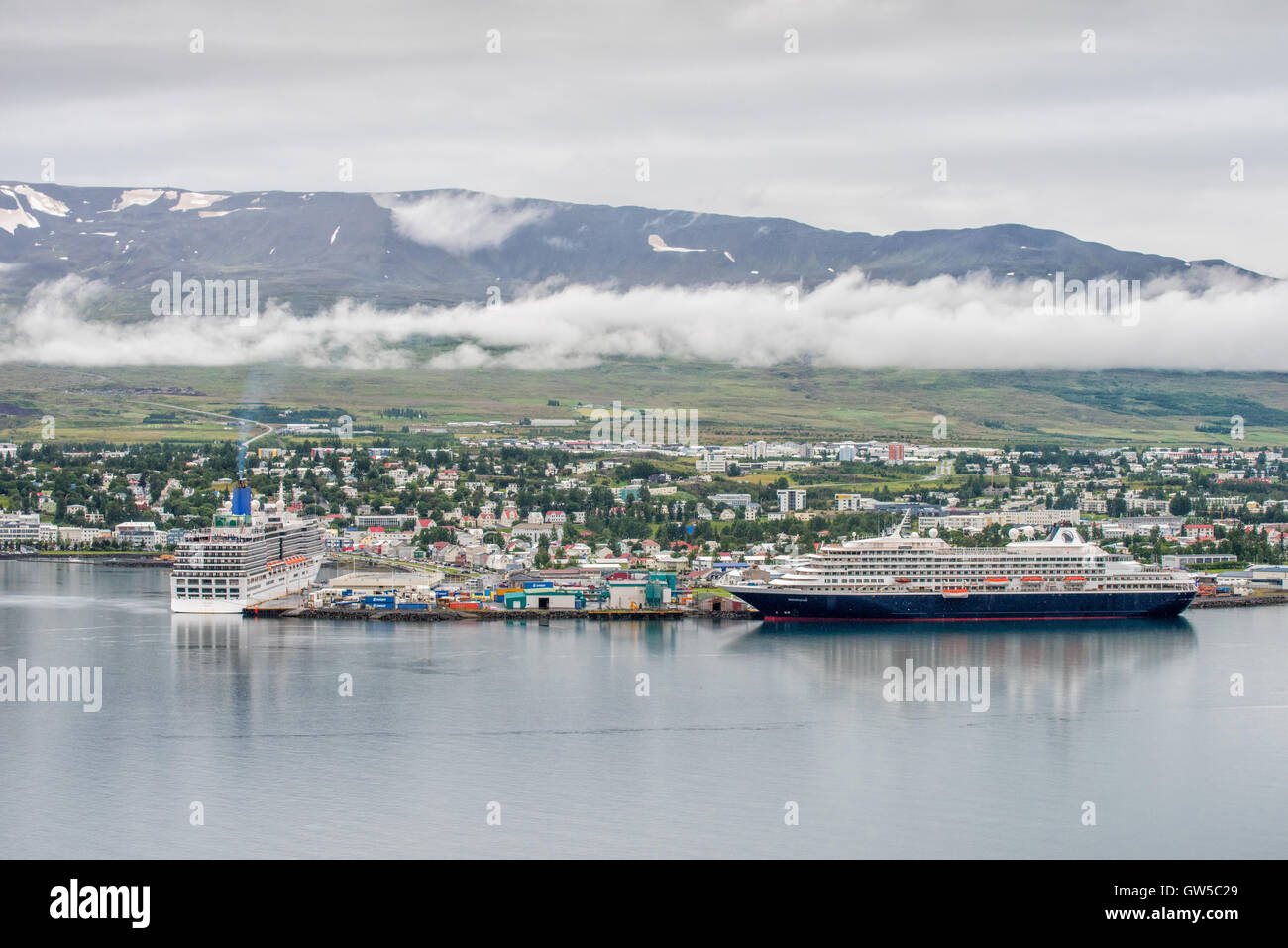 Luftaufnahme von Akureyri. Befindet sich im nördlichen Teil des Landes ist es die zweitgrößte Stadt in Island. Stockfoto