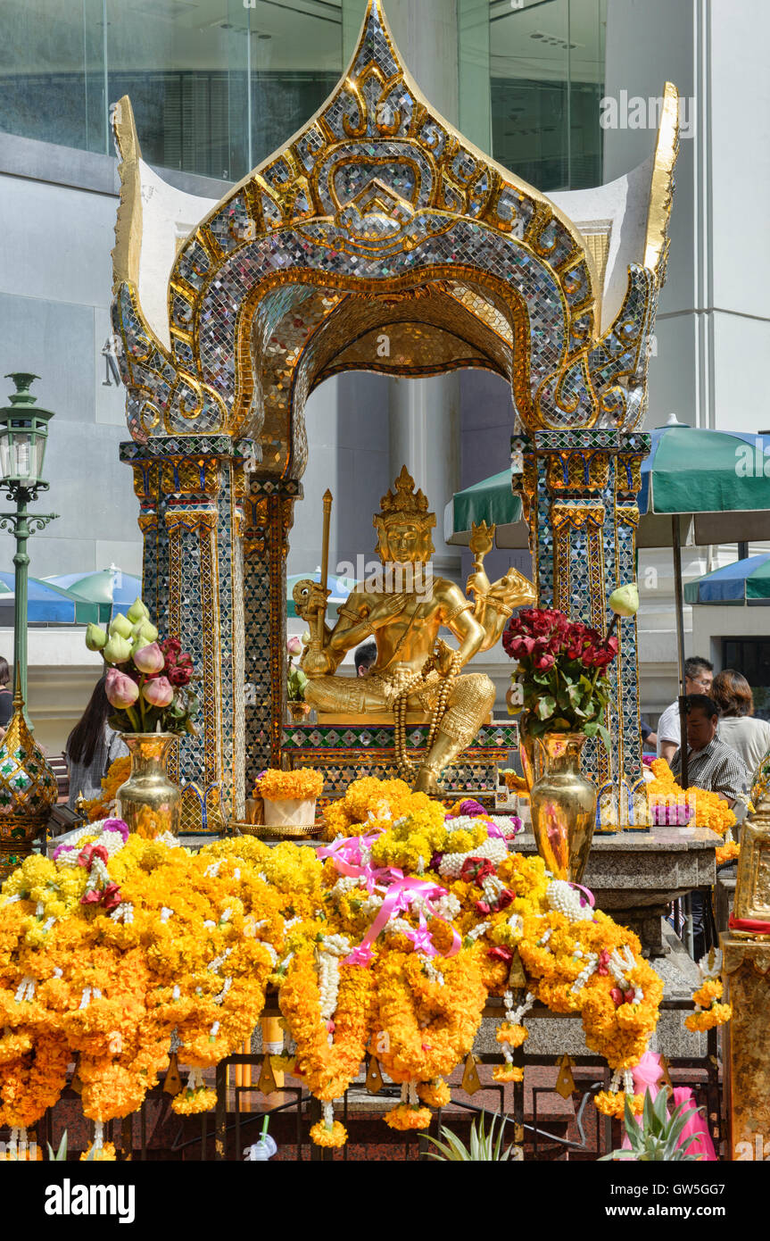 Das Phra Phrom gold Bild am Erawan Schrein in Bangkok, Thailand Stockfoto