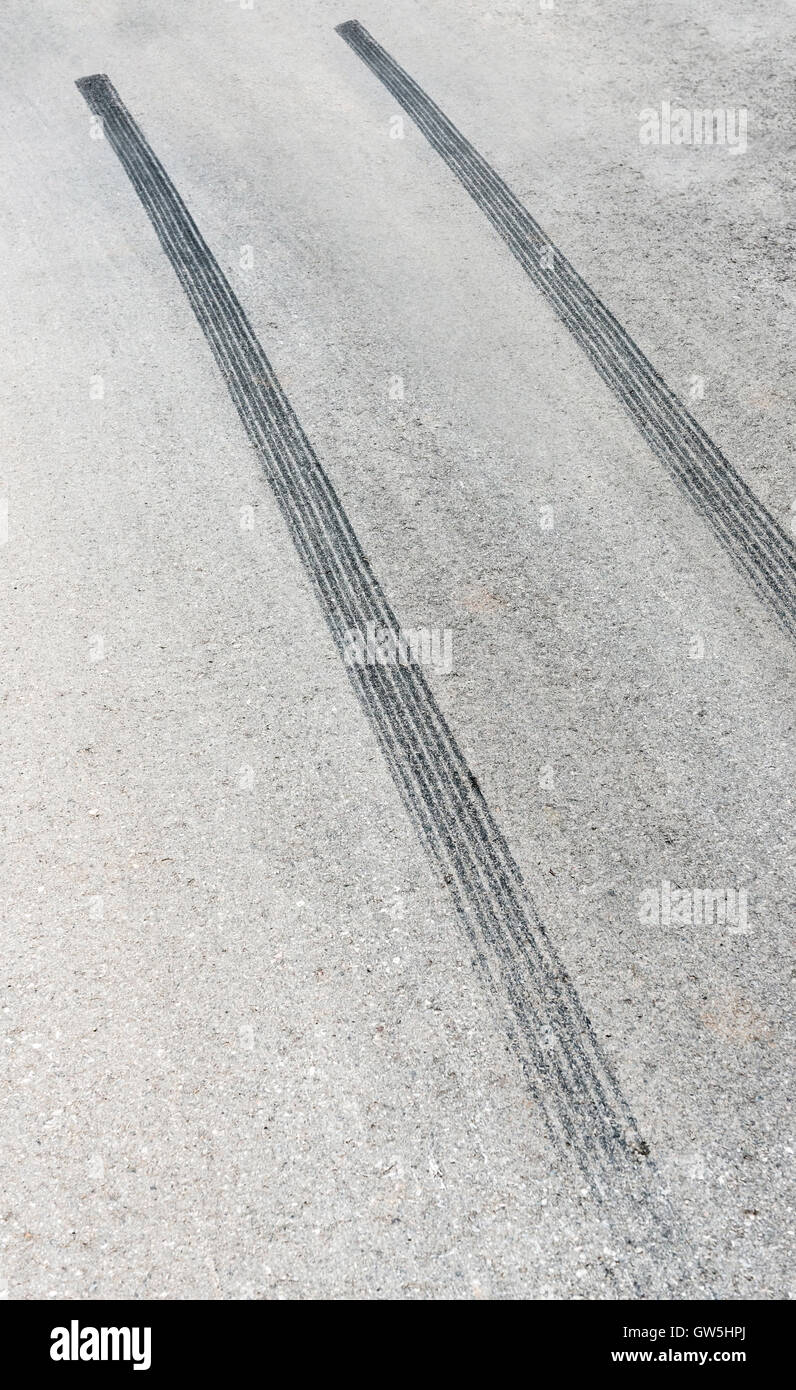 Bremse-Markierungen auf der Straße. Stockfoto