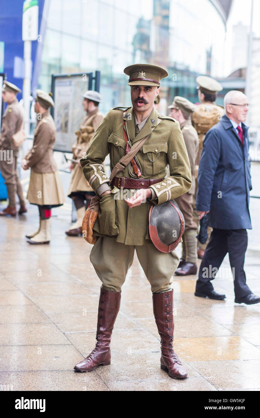 Manchester ist der 100. Jahrestag der Schlacht an der Somme (Freitag, 1. Juli 2016) heute mit eine bewegende Hommage. Stockfoto
