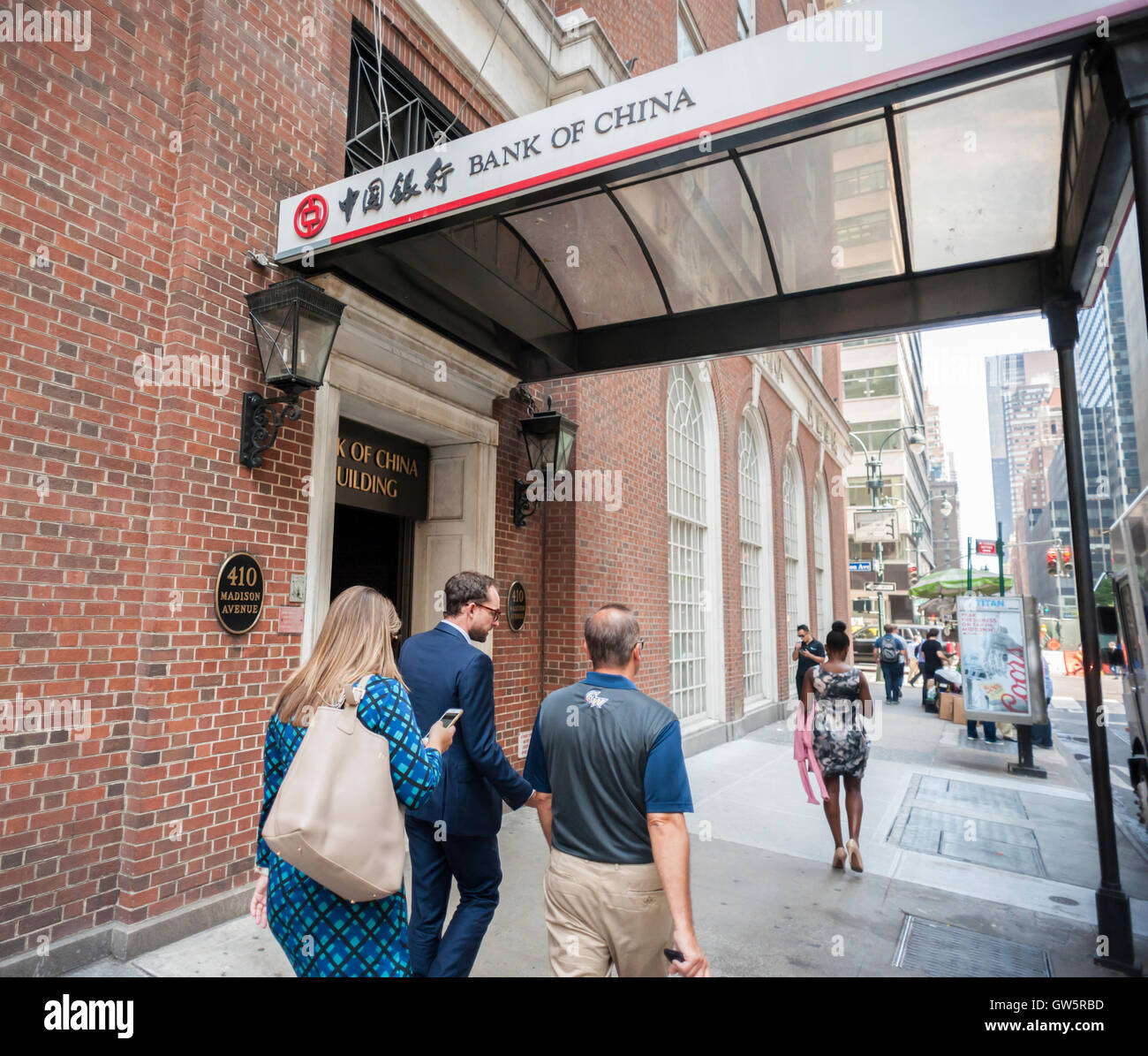 Der Hauptsitz der Bank of China auf der Madison Avenue auf Donnerstag, 8. September 2016 in New York. Die viertgrößte Bank der Welt durch Vermögenswerte, hatte die Bank ihren Sitz in einem unscheinbaren Gebäude an der Madison Avenue seit 35 Jahren. Die staatseigene Bank bewegen wird im Herbst auf seinen glänzenden 28-geschossige Neubau auf der Sixth Avenue, wo es mehr als die Hälfte der Immobilien beschäftigen wird.  (© Richard B. Levine) Stockfoto