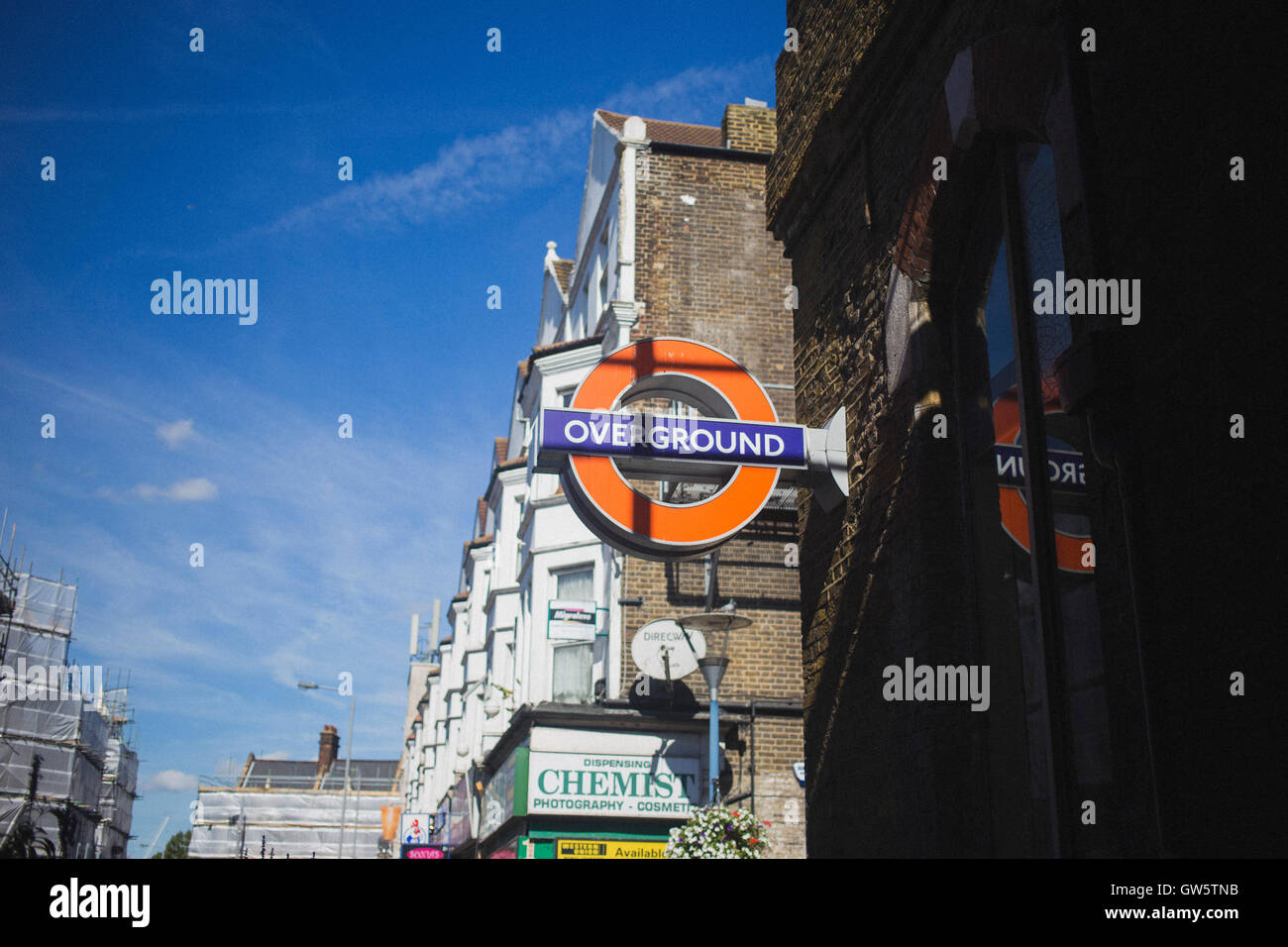 Oberirdischen Zeichen außerhalb Walthamstow St. James Street Station. Stockfoto