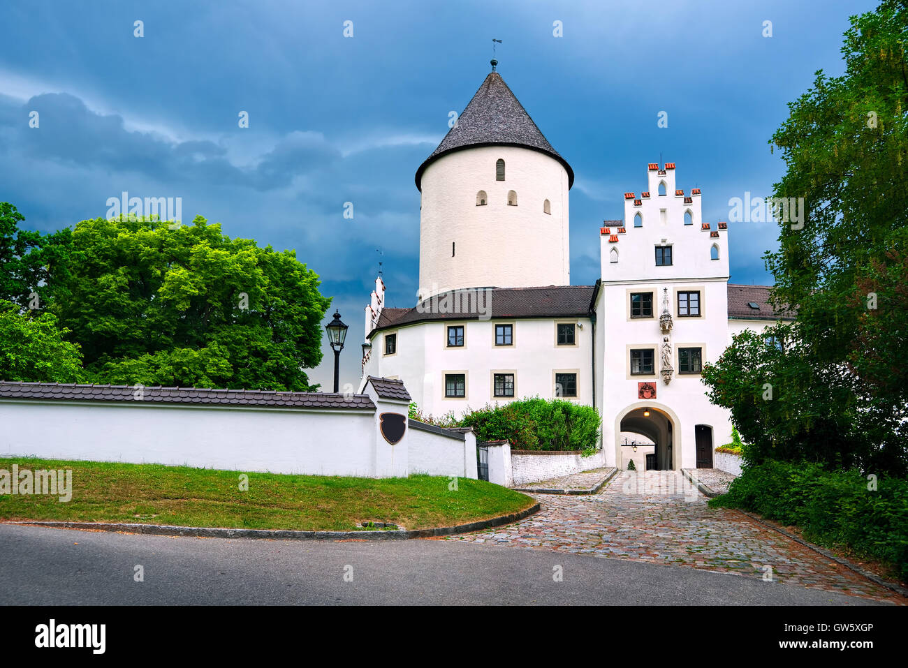 Weiße gotischen Schloss Kronwinkl in Niederbayern von München, Deutschland Stockfoto