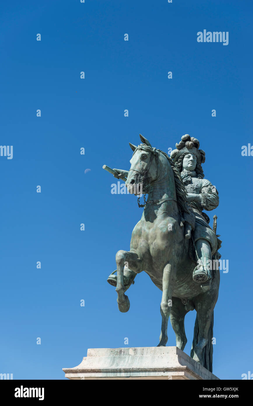 Statue von Louis XIV im Palast von Versailles, Château de Versailles, Île-de-France, Frankreich Stockfoto