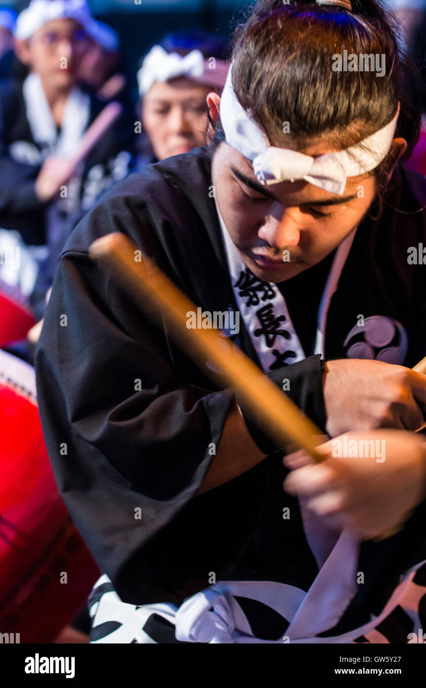 Kodo (taiko Gruppe) im japanischen Festival in Lima, Peru. 110. Geburtstag von okinawan Einwanderung nach Peru. Stockfoto