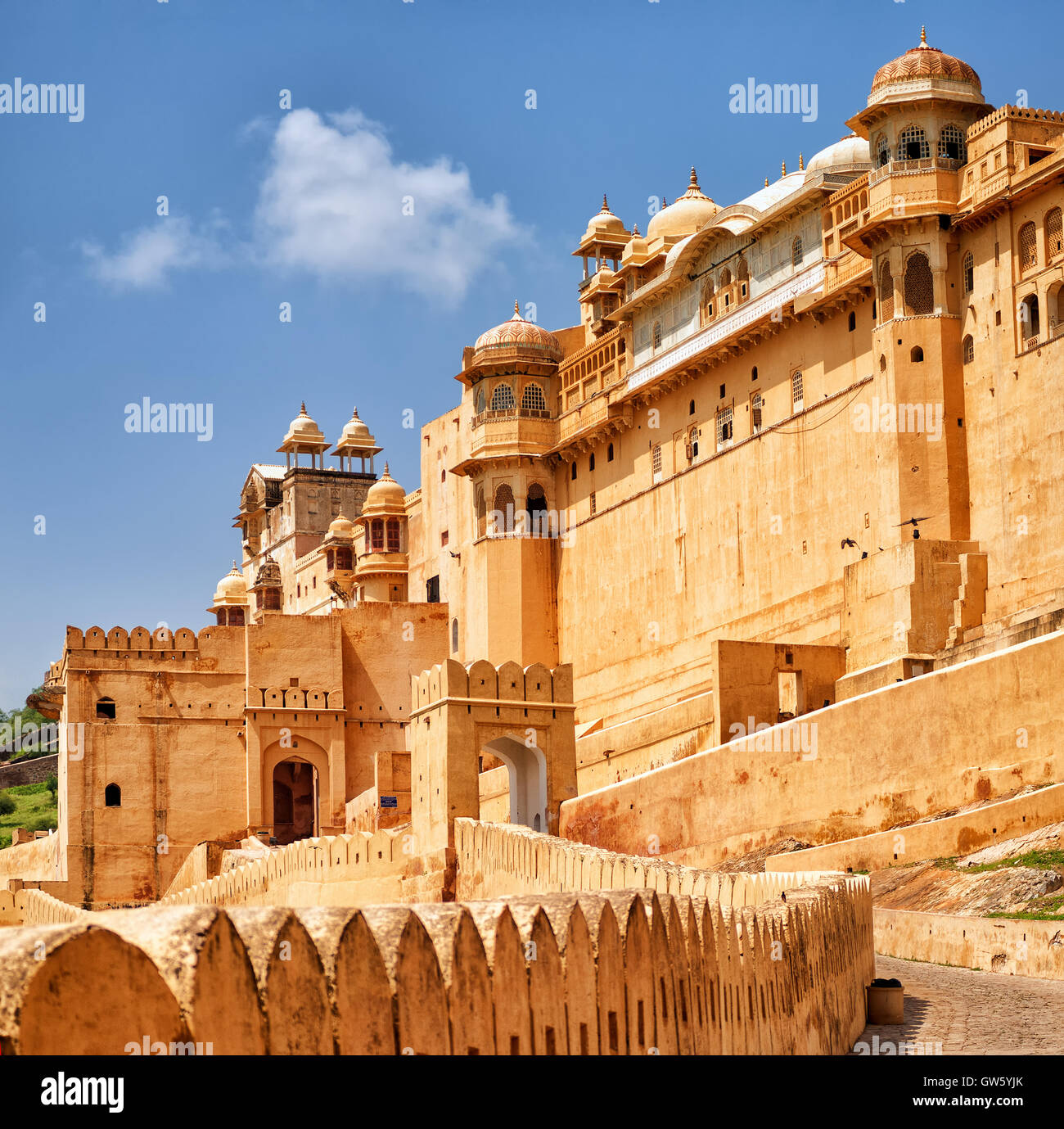 Stadtmauer von Amber Fort, Amer, ist das Prinzip touristische Attraktion in Jaipur, Indien Stockfoto