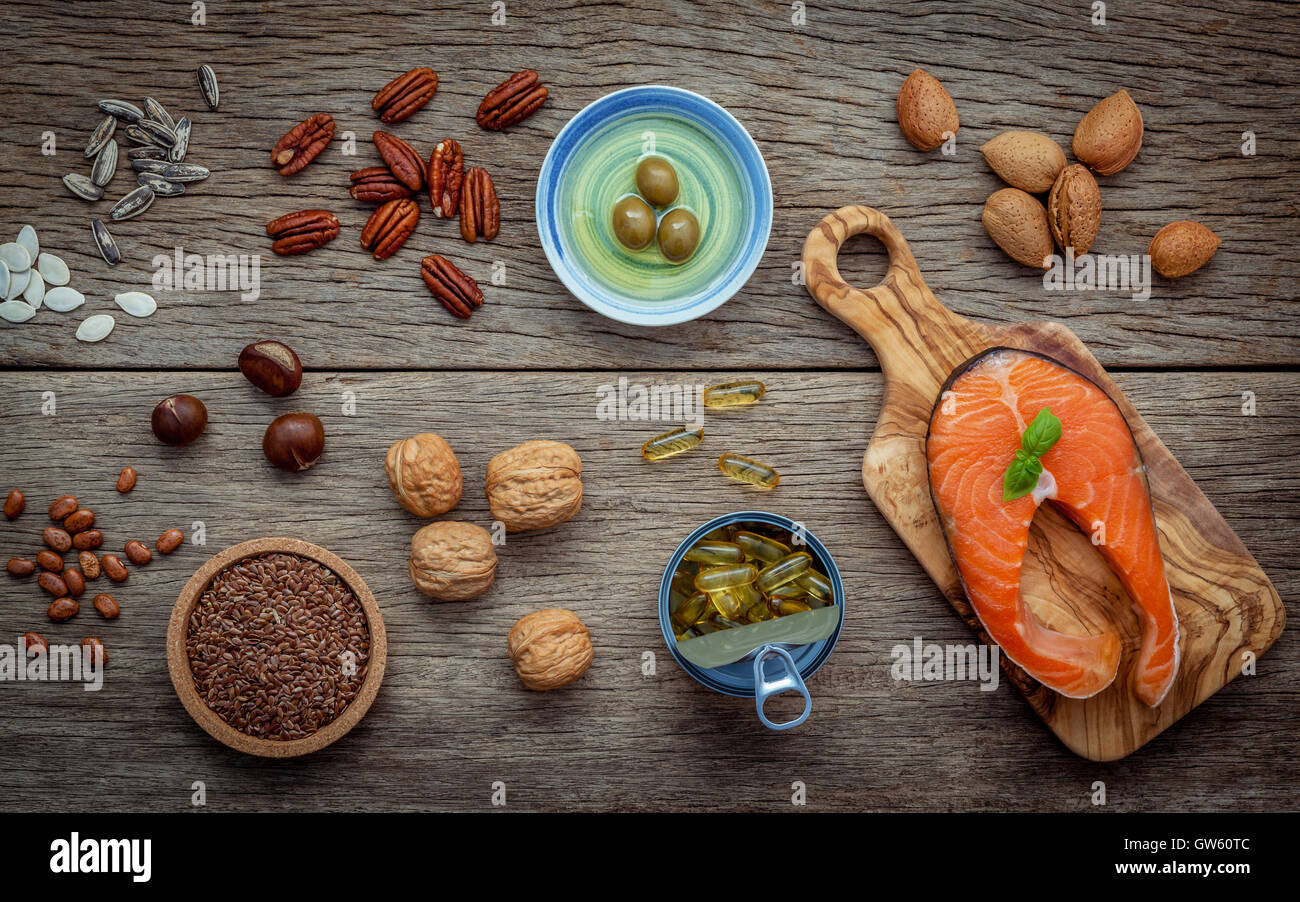 Auswahl Essen Quellen von Omega-3 und ungesättigten Fetten. Super Essen hohen Vitamin E und Ballaststoffen für eine gesunde Ernährung. Mandel, p Stockfoto