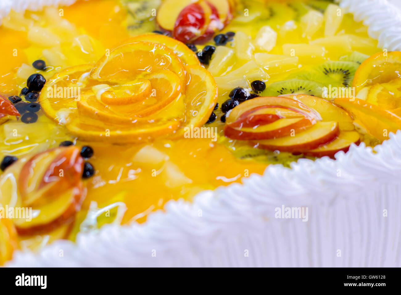 Stücke der Früchte in Gelee. Stockfoto