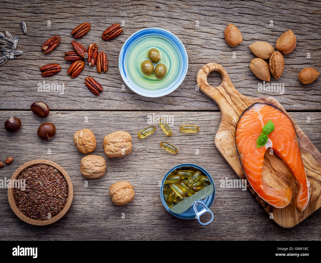 Auswahl Essen Quellen von Omega-3 und ungesättigten Fetten. Super Essen hohen Vitamin E und Ballaststoffen für eine gesunde Ernährung. Mandel, p Stockfoto