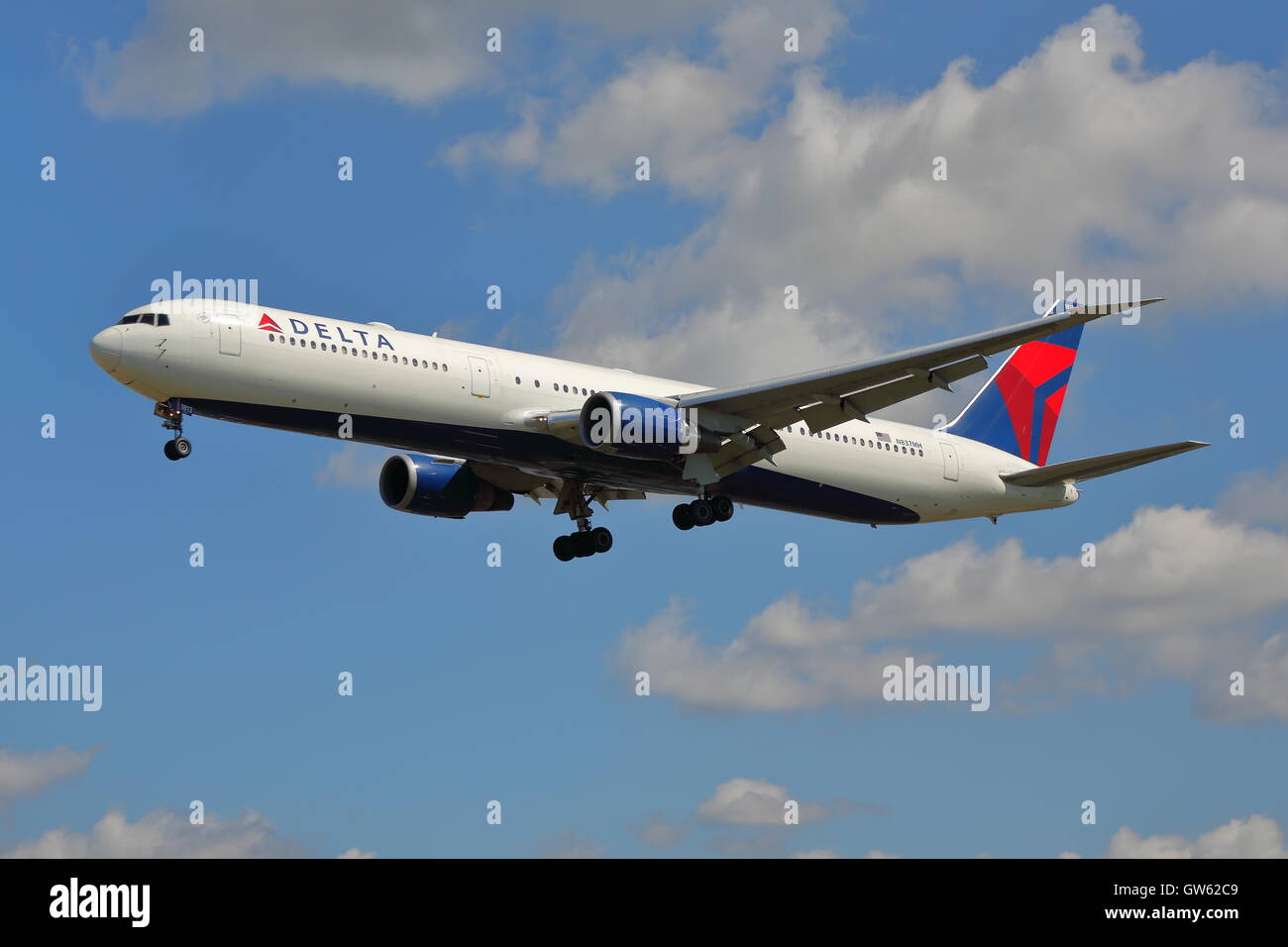 Delta Air Lines Boeing 767-400ER N837MH Ankunft am Flughafen London Heathrow, Vereinigtes Königreich Stockfoto