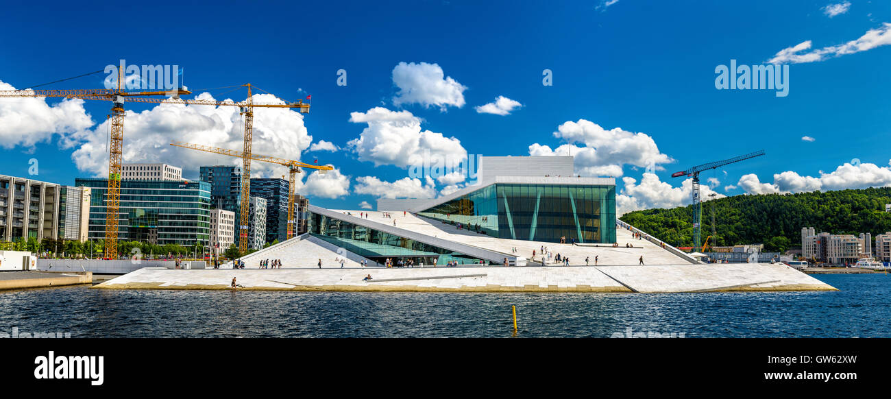 Oslo, Norwegen - 9. Juli 2016: Blick auf die Oper in Oslo. Es ist das Zuhause der norwegische Nationaloper und Ballett und der na Stockfoto
