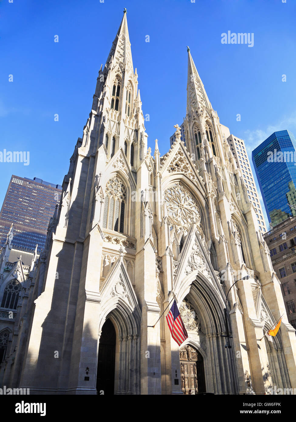 Außenseite der St. Patricks Kathedrale in New York City Stockfoto