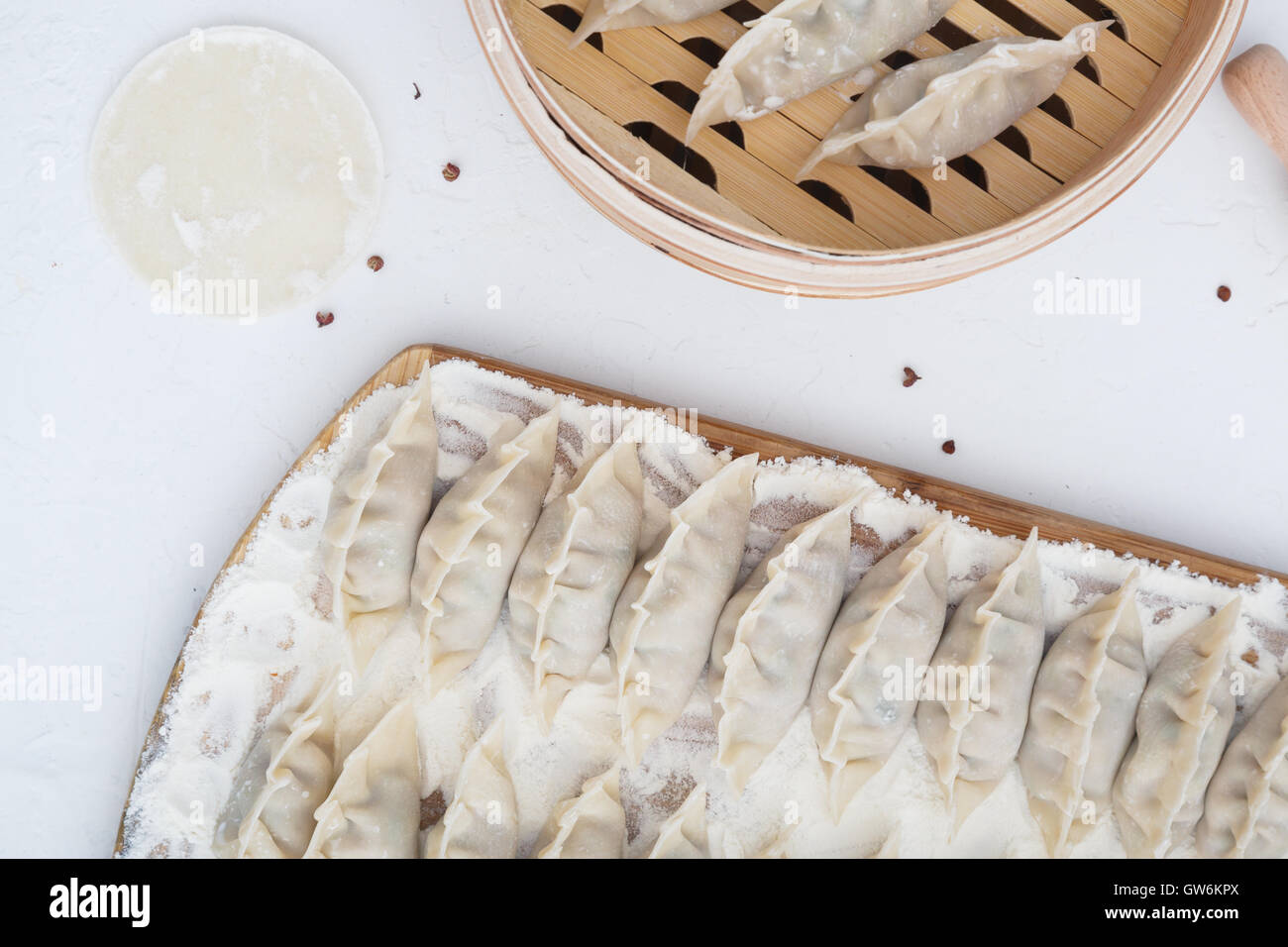 Roh, hausgemachte Knödel, russischen Pelmeni Studio Foto. Stockfoto