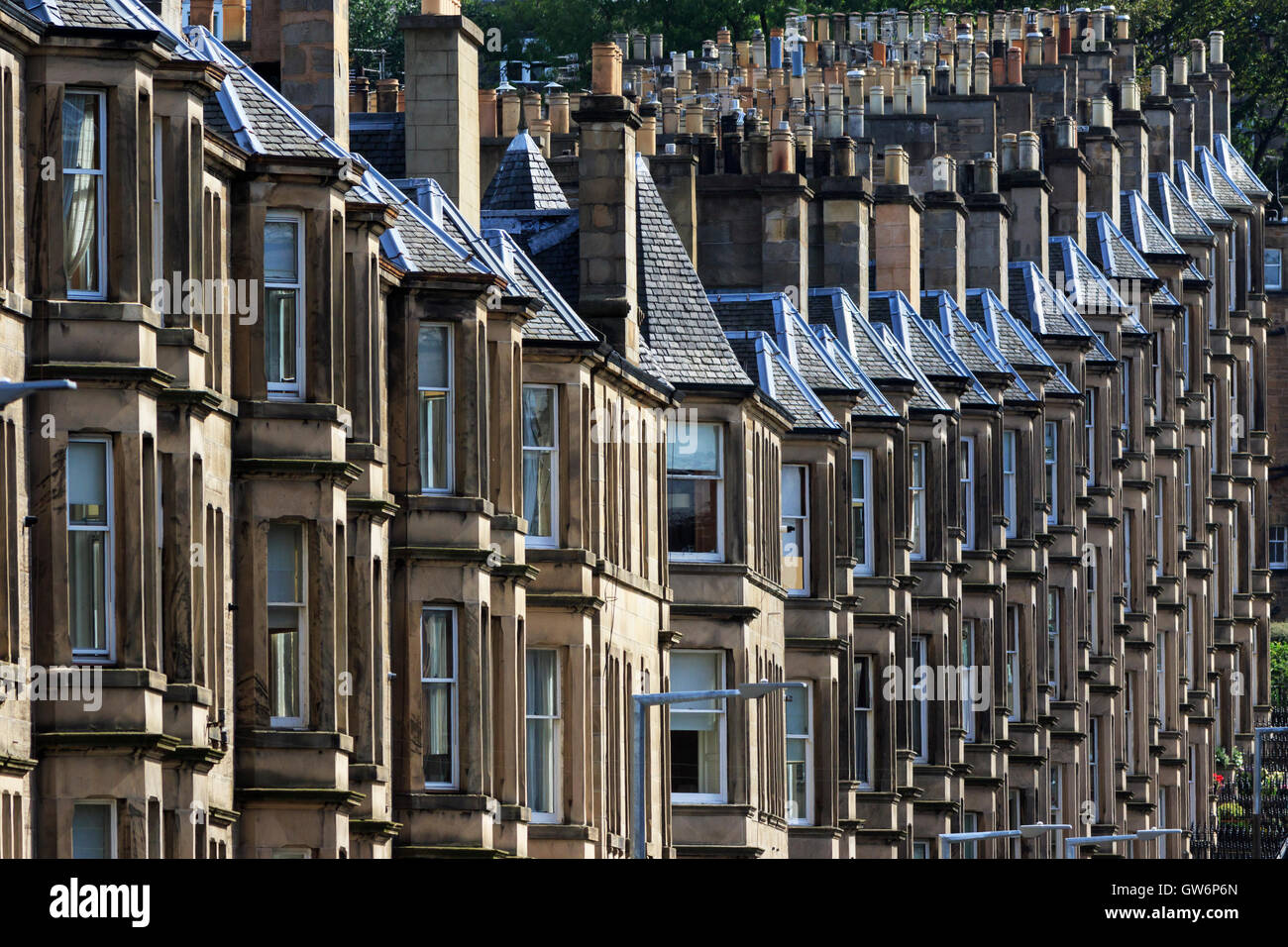 Wohnhaus Wohnungen von grauem Sandstein, Edinburgh, Scotland, UK Stockfoto
