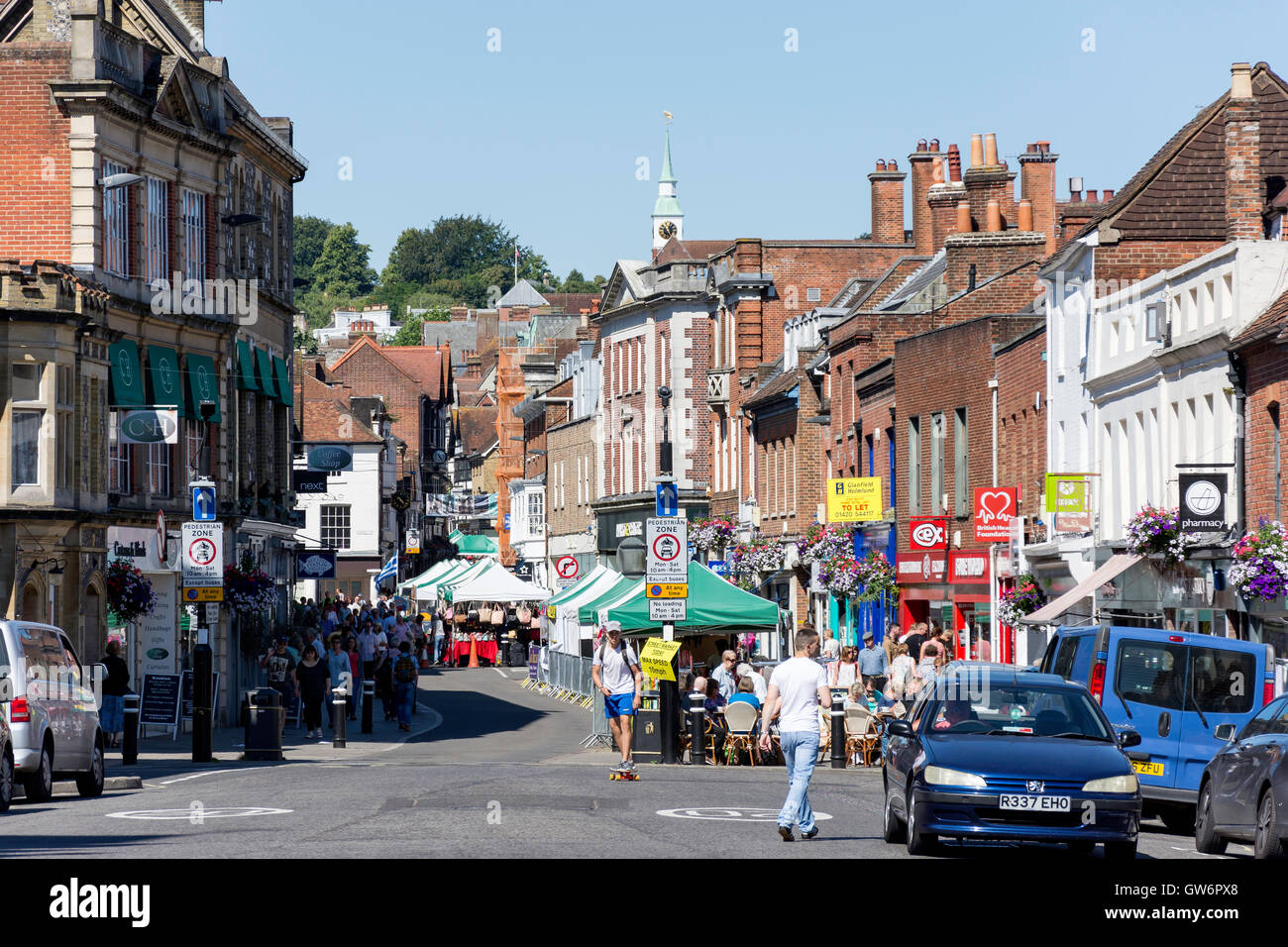 Straßenmarkt, High Street, Winchester, Hampshire, England, Vereinigtes Königreich Stockfoto
