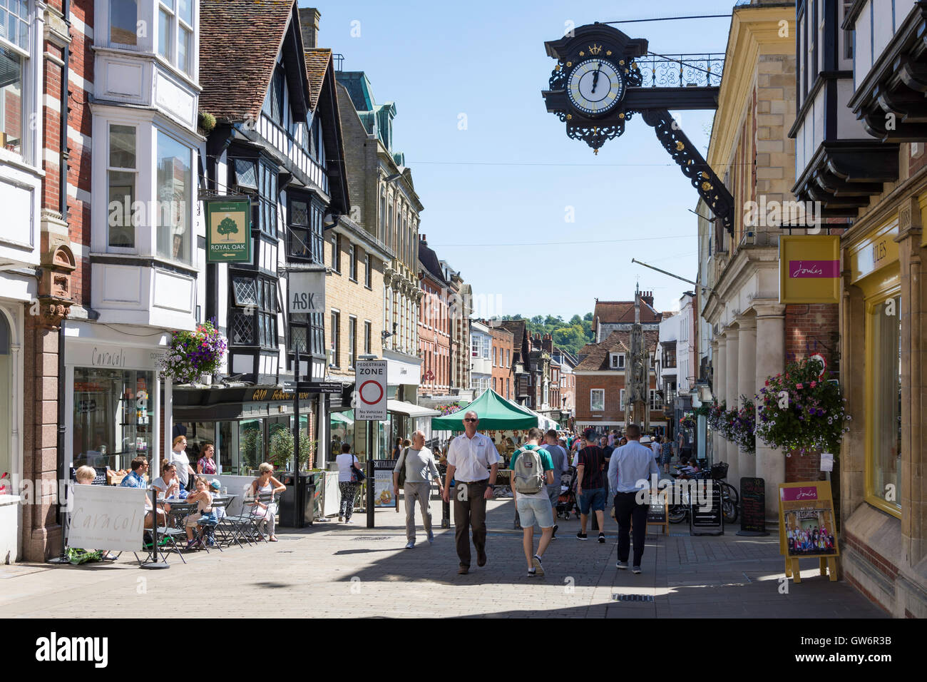 Markt am Tag, High Street, Winchester, Hampshire, England, Vereinigtes Königreich Stockfoto