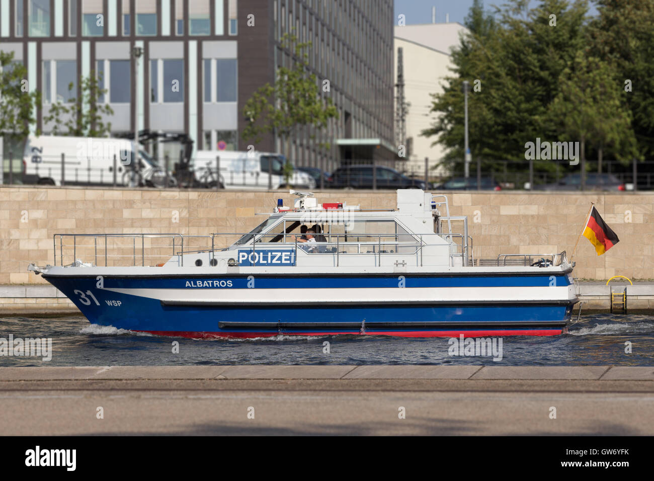 Polizeiboot auf der Spree in Berlin, Deutschland Stockfoto
