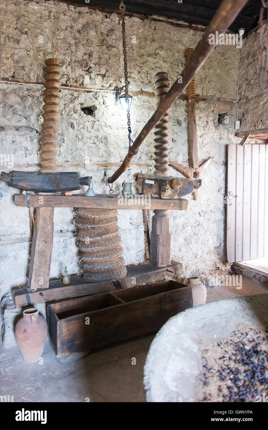 Weinpresse im Ethnographischen Museum Kruje. Stockfoto