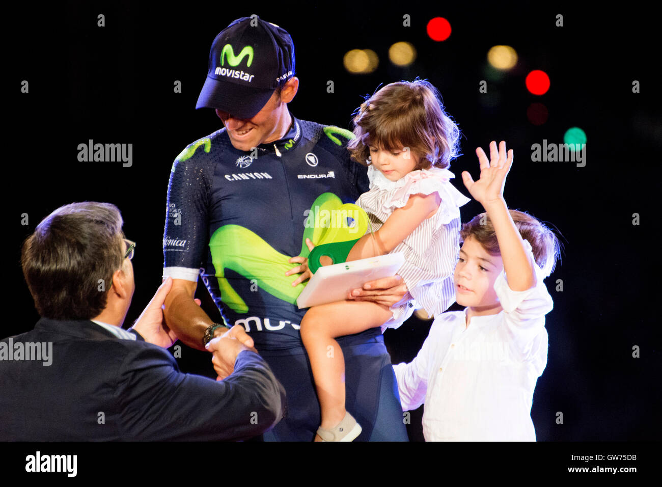 Madrid, Spanien. 11. September 2016. Alejandro Valverde (Movistar Team) wie Fair-Play Sieger am letzten Podiumsplatz der 21. Etappe des Radsports Rennen "La Vuelta a España" (Spanien-Rundfahrt) zwischen Las Rozas und Madrid am 11. September 2016 in Madrid, Spanien. Bildnachweis: David Gato/Alamy Live-Nachrichten Stockfoto