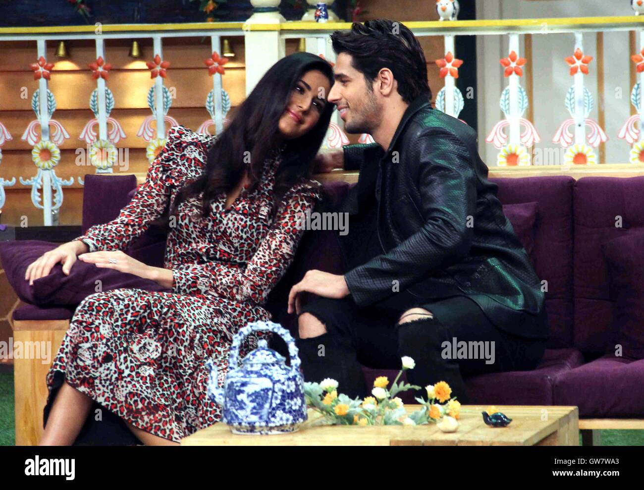 Bollywood Schauspieler Katrina Kaif Sidharth Malhotra Werbefilm Baar Baar Dekho auf den Sets von The Kapil Sharma zeigen Mumbai Stockfoto