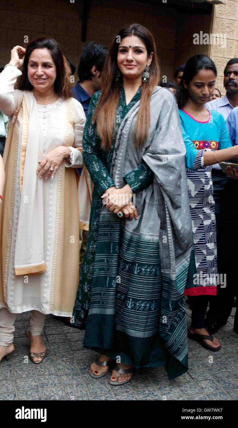 Bollywood-Schauspieler Raveena Tandon Einweihung des State-of-the-Art-Toiletten für Polizei Eisenbahnen in Mumbai, 2. September 2016. Stockfoto