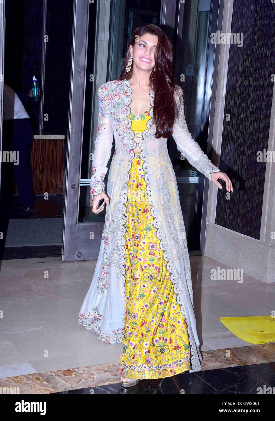 Bollywood Schauspieler Jacqueline Fernandez während der Star-Stylist, Tanya Ghavri Dhoom Kondensation Hochzeit Trunk Show, in Mumbai Stockfoto