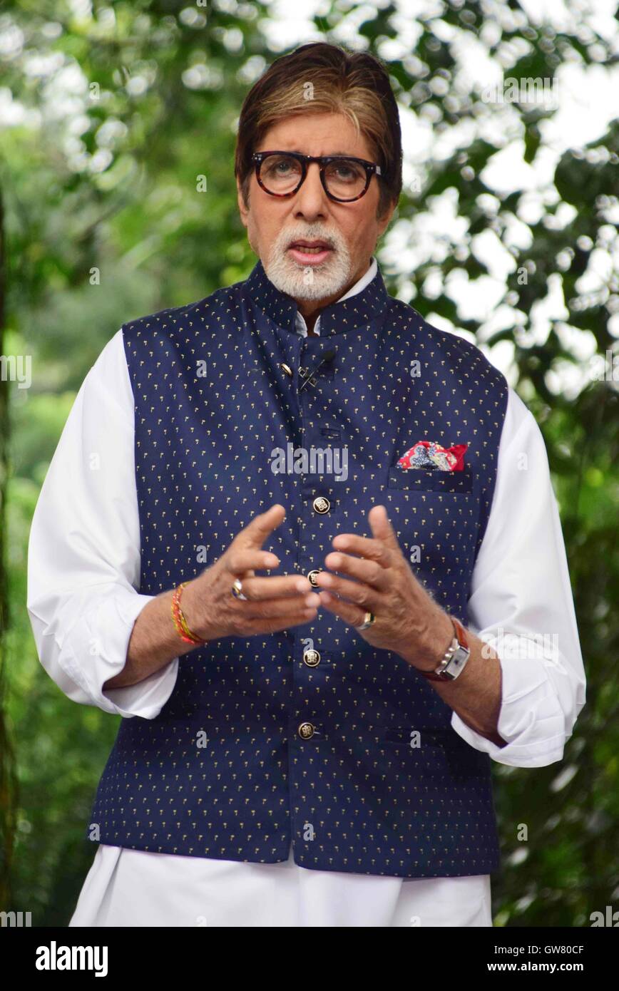 Bollywood Schauspieler Amitabh Bachchan NDTV Dettol Maha Cleanathon Campaigna JJ Krankenhauskomplex in Mumba Stockfoto