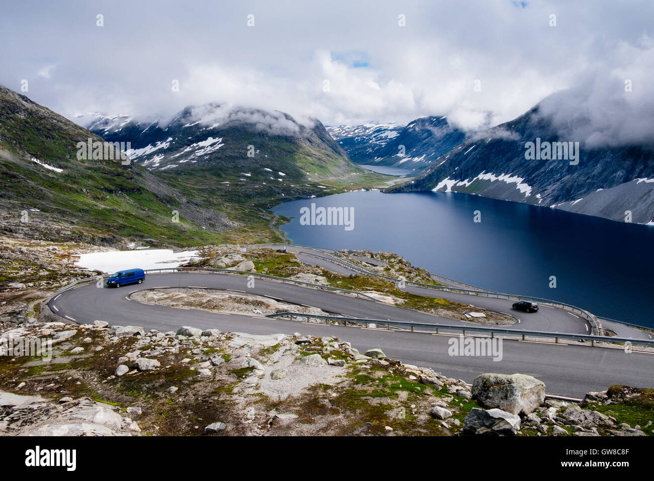Djupvatnet See gesehen von einer Bergstraße zum Berg Dalsnibba, Geiranger Fjord, Norwegen Stockfoto