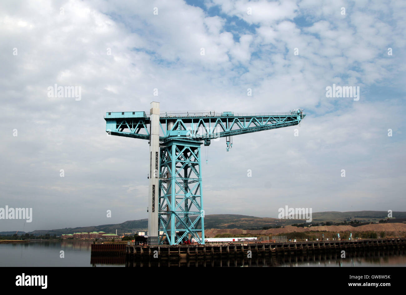 Der Titan-Kran von den Ufern des Flusses Clyde in Clydebank, Schottland. Stockfoto